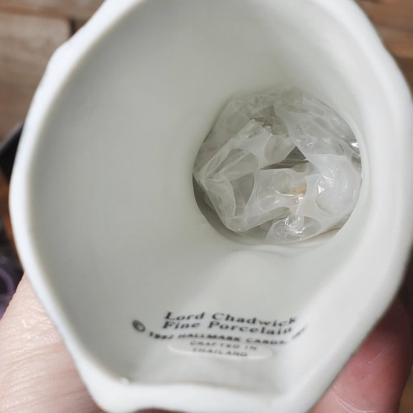 1992 HallMark Keepsake Ornament Dickens Caroler Bell Lord Chadwick - Picture 7 of 8